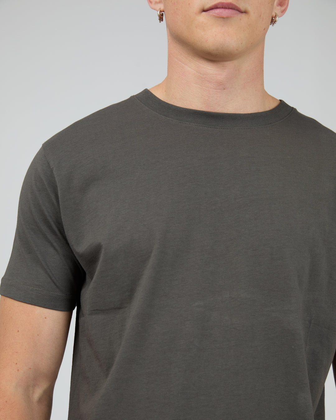 Solid Tail Tee Coal