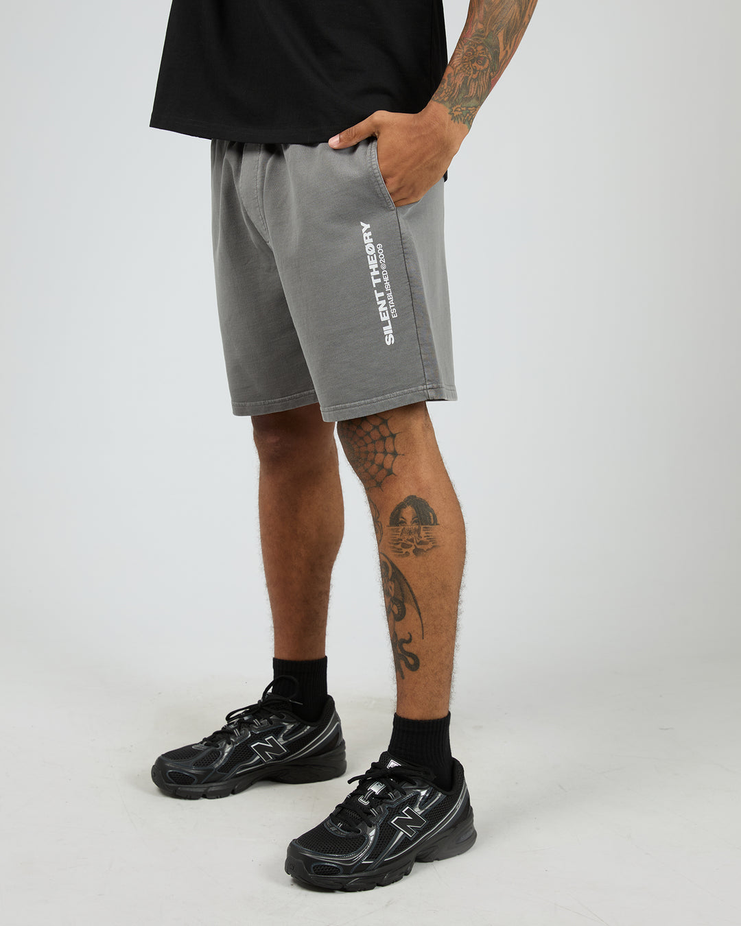 Essential Theory Short V2 Charcoal